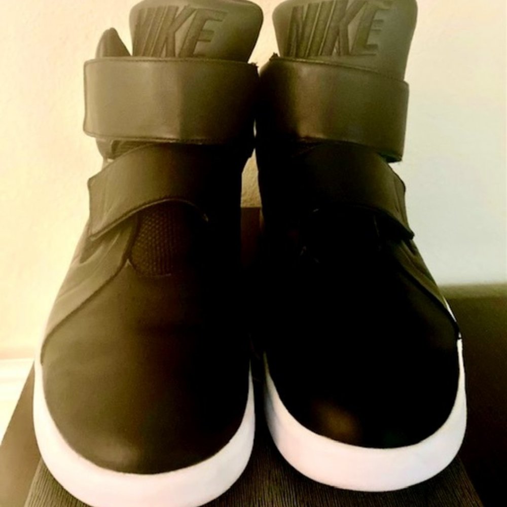 Men Nike Athletic Shoe